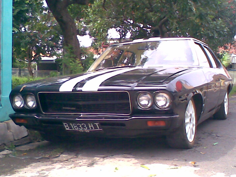 Holden Premier depan blakang